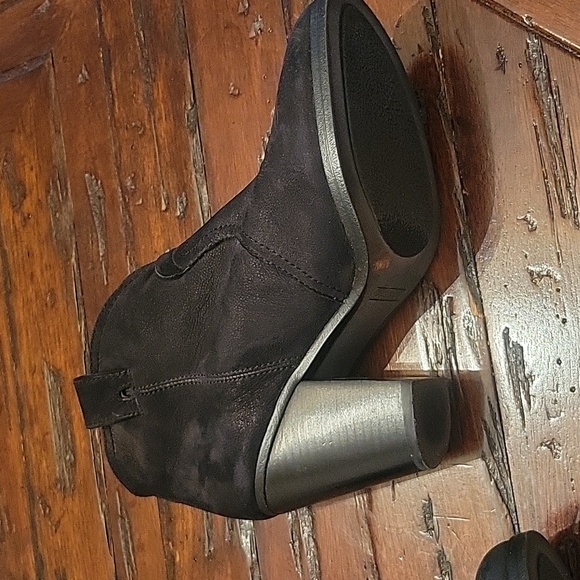 Vince Camuto Hillsy Bootie in Sequoia Tumbled Buff Goat Sz 7.5 - Picture 2 of 8